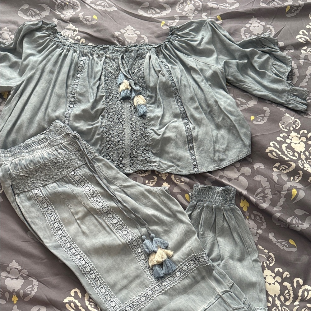 Surf Gypsy Light Gray Off-Shoulder Ensemble